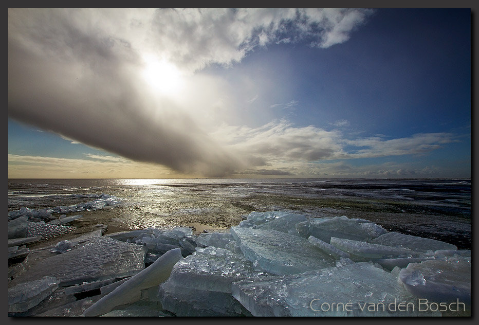 foto van het Ijsselmeer in de winter